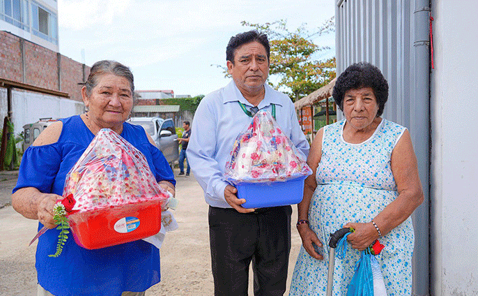Reconocimiento a la sabiduría y entrega de las madres