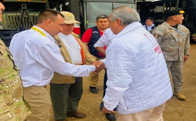 Ministro de Transportes y autoridades locales