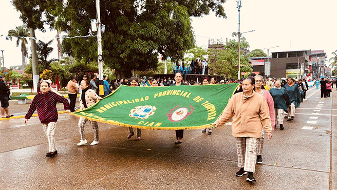 Homenaje con desfile cívico