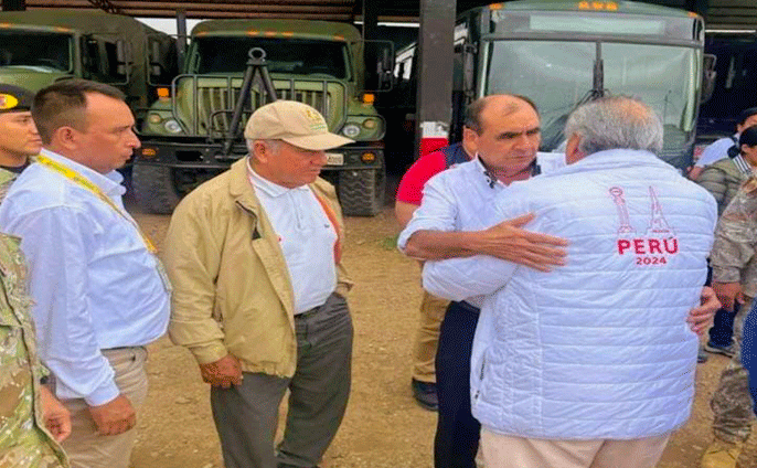Tte. Cnel. Mario Desa en reunión