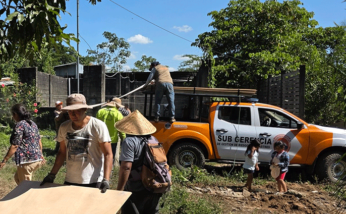 Entrega de ayuda en Jardines de La Joya