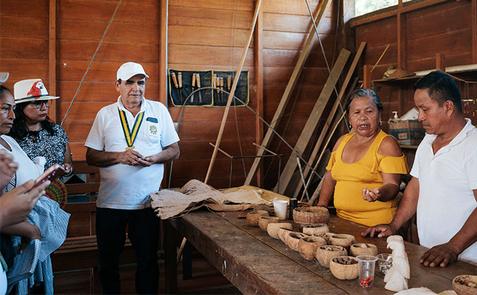 Entrega de donativos escolares