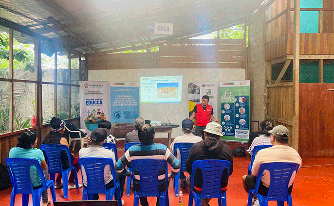 Capacitación ambiental en Tambopata